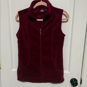 White Sierra Maroon Fleece Vest